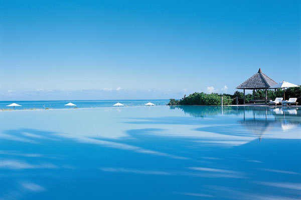 seaside pool at parrot cay by como