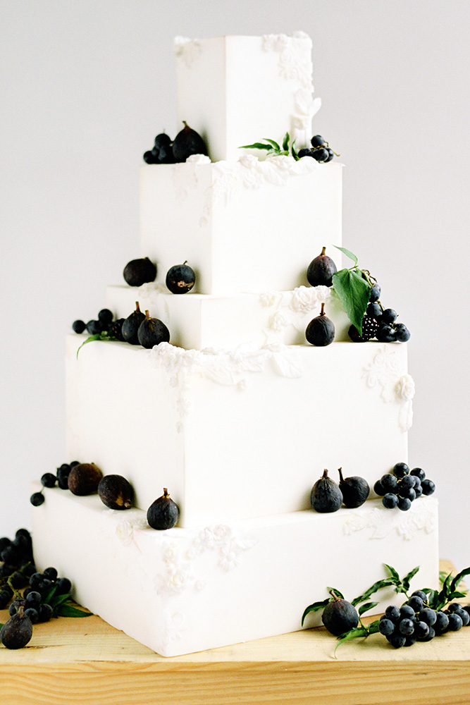 Modern elegance wedding cake