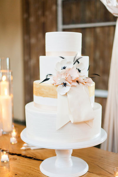 Gold wedding cakes gallery