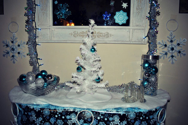 ChristmasThemed Engagement Parties  BridalGuide