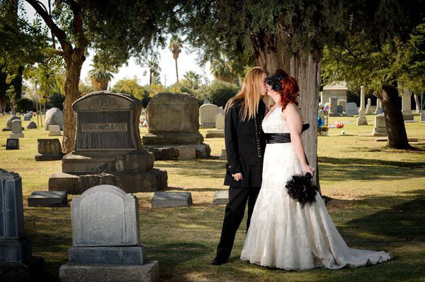 halloween wedding graveyard photos