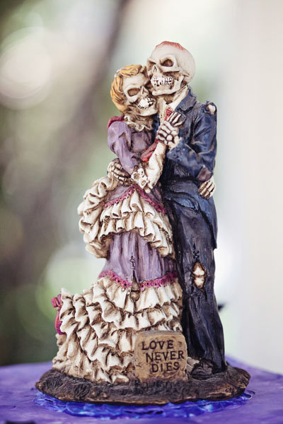 skeleton cake topper halloween wedding ideas