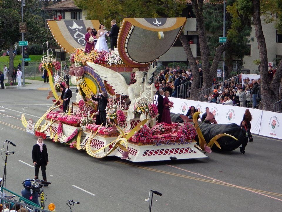 Couple Gets Married at the Rose Parade | BridalGuide