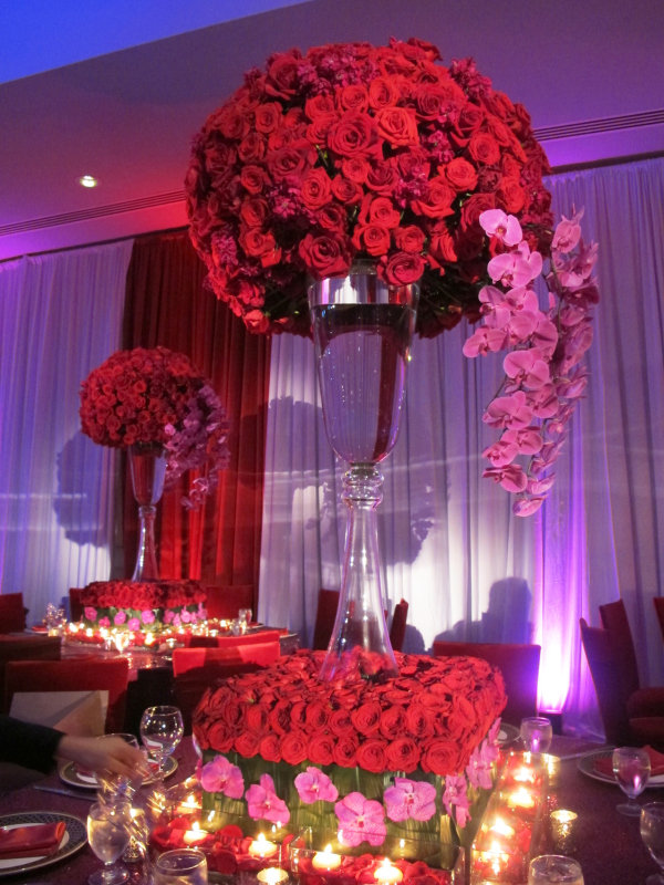 red roses weddng centerpiece