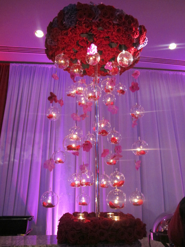 red roses weddng centerpiece