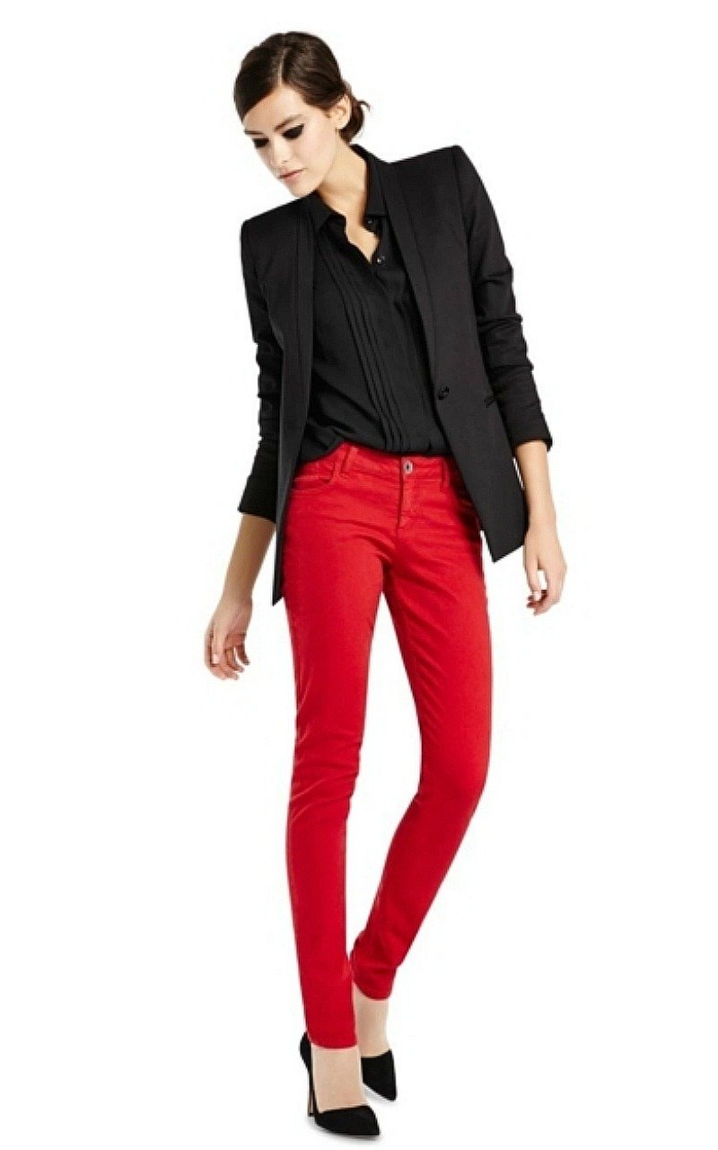 alice and olivia black top with red pants