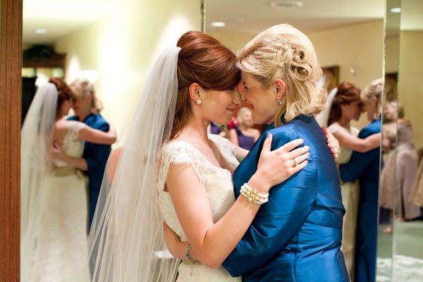 7 Unique Ways to Honor Your Mom on Your Wedding Day