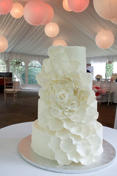 Wedding cakes with roses images