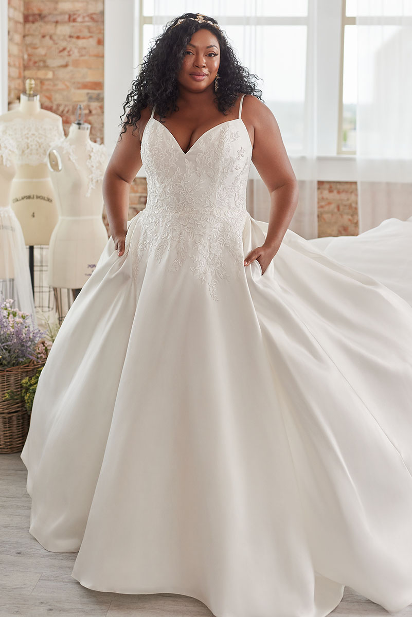  Solandia Women's A Line Bridal Ball Gown Plus Size