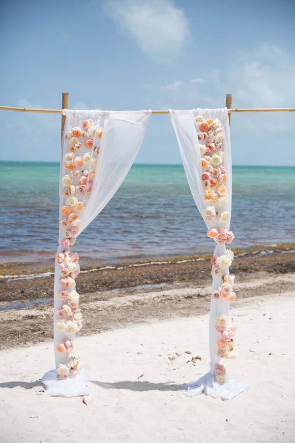 beach wedding ceremony decor