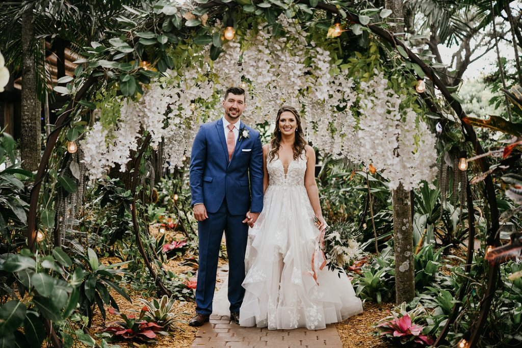 bride and groom floral backdrop at wedding