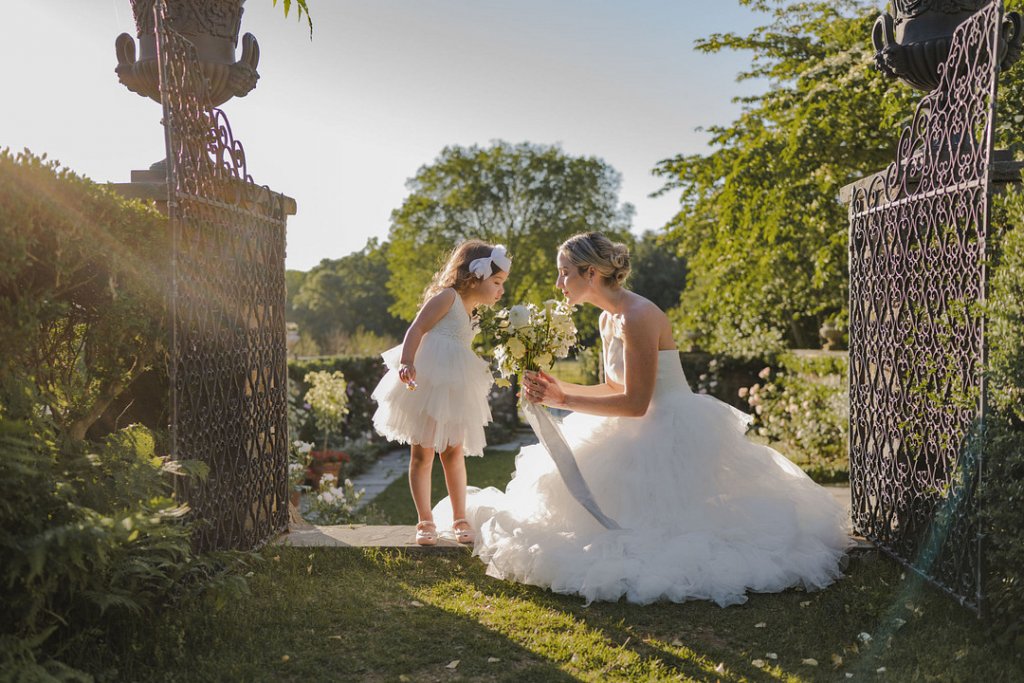 bride and flower girl