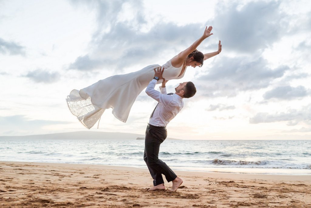 beach wedding photo bride and groom