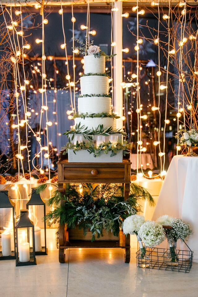 wedding cake display