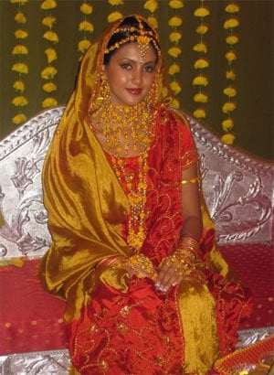 gayer holud sari