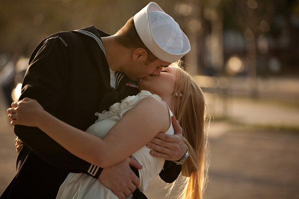 wars end kiss engagement photos