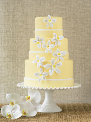 Yellow Roses Wedding Cake Flowers in Santa Monica CA - Edelweiss Flower  Boutique & Flower Delivery