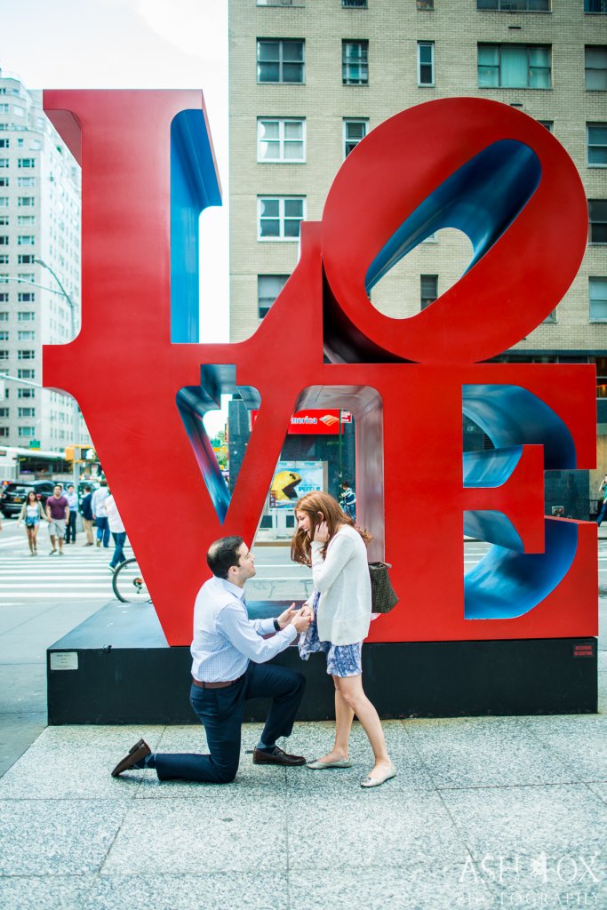 V-day-proposal-love-statue