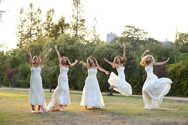 This Sister Wedding Dress Shoot Is The Cutest Idea Ever