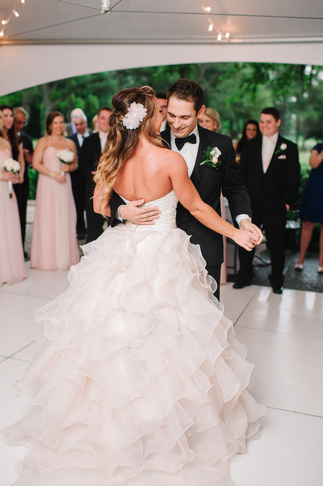 newlyweds dancing