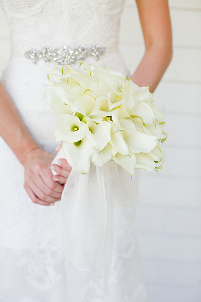 Classic All-White Wedding Bouquets | BridalGuide