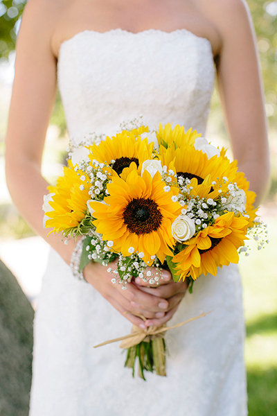 Bold, Colorful Wedding Bouquets | BridalGuide