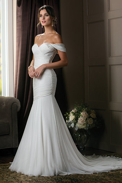 Sleeves: Off-the-Shoulder