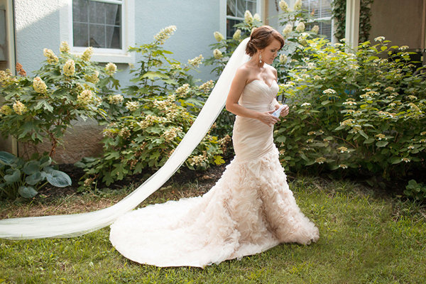 Add a Glamorous Touch to Your Bridal Ensemble