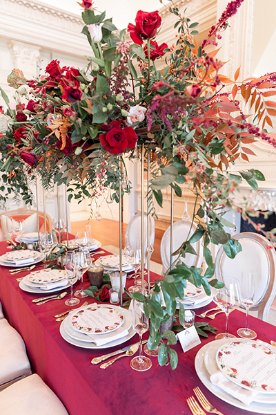 25 Gorgeous Winter Wedding Tablescapes | BridalGuide