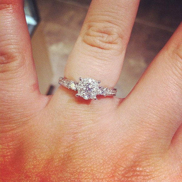 Sidestone Engagement Ring from Llikotdesserd