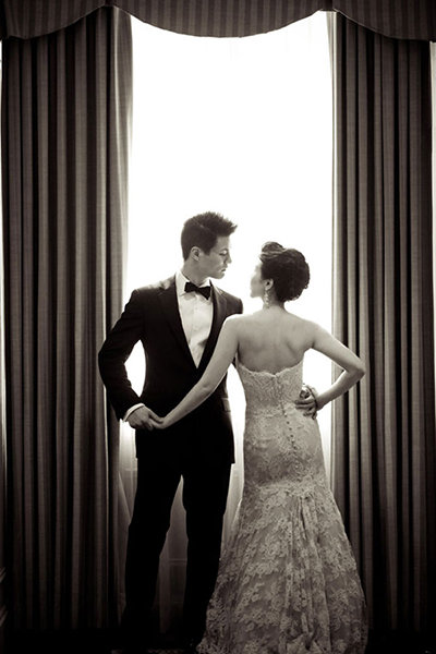 An Old-Hollywood-inspired Pose An Old-Hollywood-inspired Pose