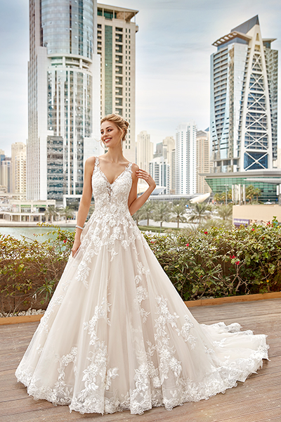 50 Stunning Gowns With Three Dimensional Floral Details Bridalguide 2199