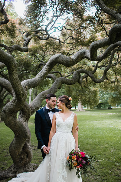 Bride Sara in Style Sybil