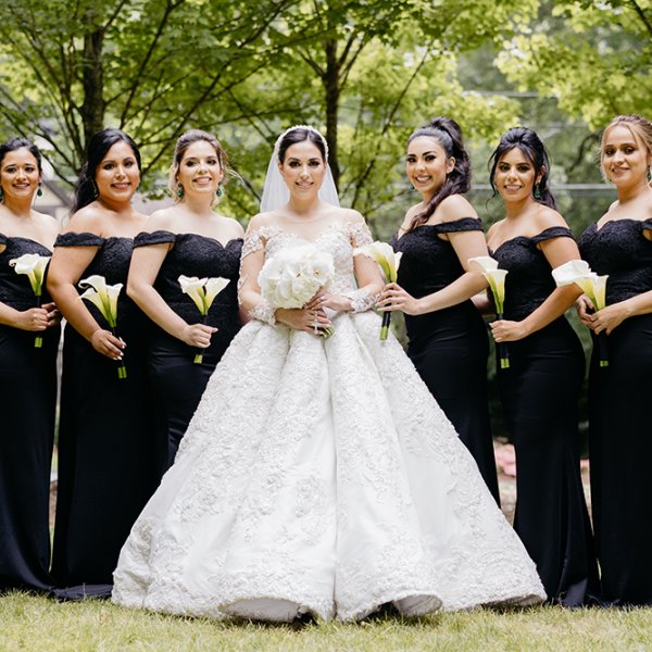 https://www.bridalguide.com/sites/default/files/styles/600x600/public/article-images/bride-and-bridal-party.jpg