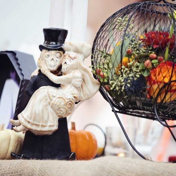 halloween wedding décor