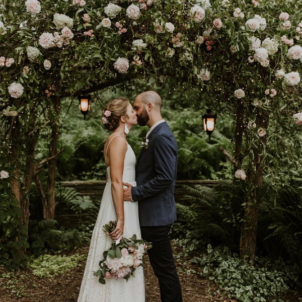 garden wedding photo