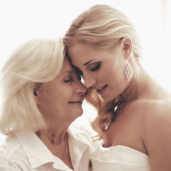 mother and daughter wedding day