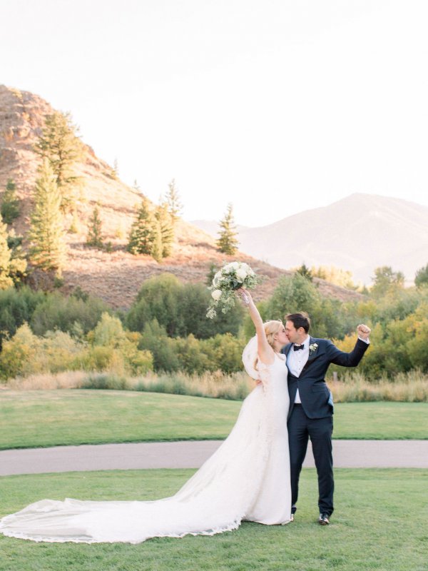 Reception Mountain Love Kiss Outdoor
