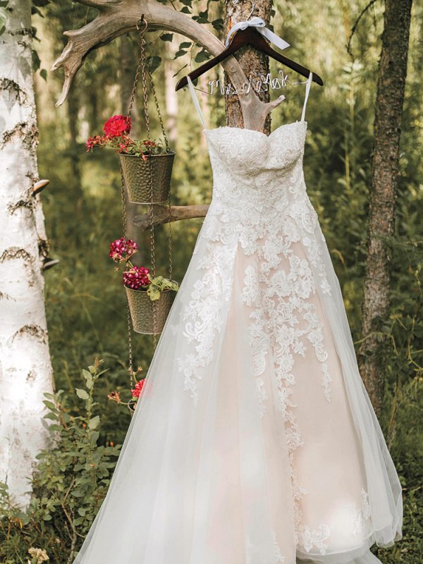 Woodland Retreat: Robin & Cole in Fairbanks, AK