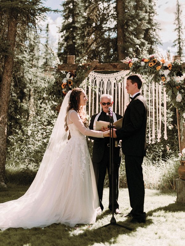 Woodland Retreat: Robin & Cole in Fairbanks, AK