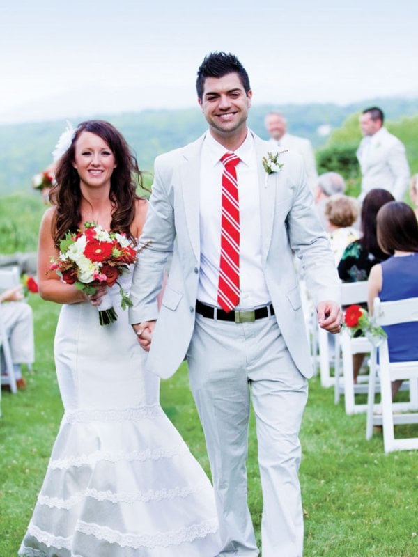 Red, White, and I Do: Jaime & Bryan in Bethlehem, NH