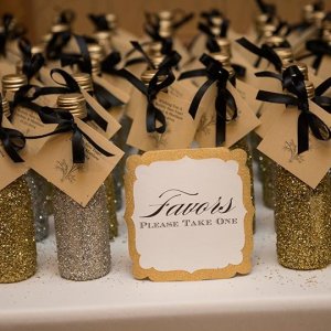 25 Edible Wedding Favors Your Guests Won't Leave Behind