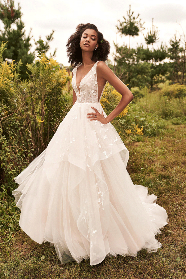 https://www.bridalguide.com/sites/default/files/styles/gown_gallery/public/gown-images/Style_66201_7_209.png